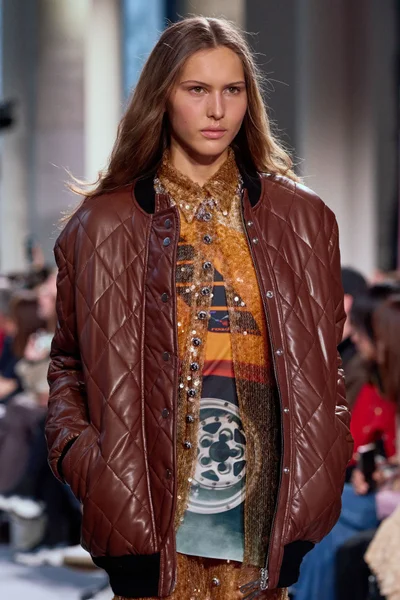 Look 28